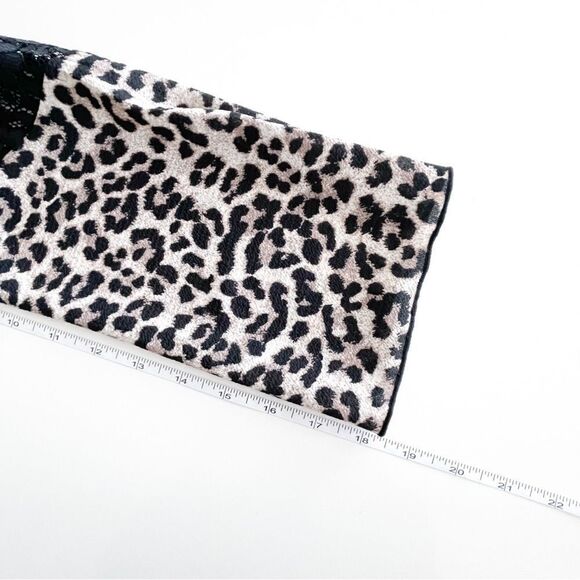 Black Tape_ Leopard Top Blouse Lace Inserts Bell Sleeves Women's M - Picture 9 of 9